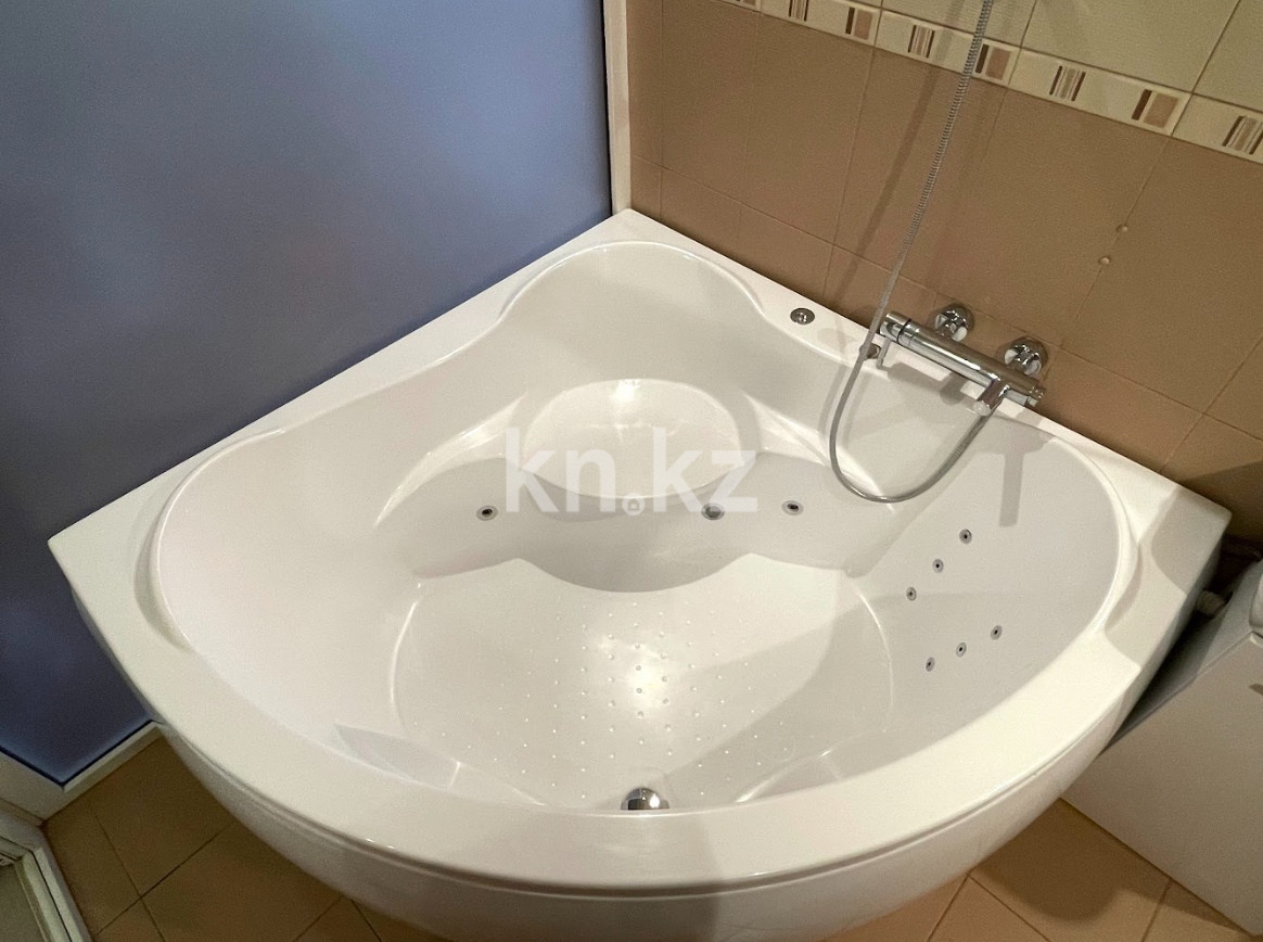 Аренда 2-комнатной квартиры посуточно, 1 м², ул. Конституции Казахстана, дом  29 - Аренда квартир посуточно в Петропавловске фото 15 из 17