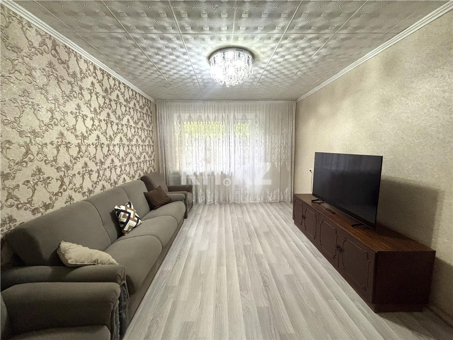 Продажа 3-комнатной квартиры, 58 м², ул. Аманжолова - Продажа и аренда недвижимости в Караганде фото 1 из 10