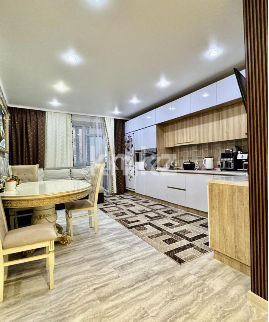 Продажа 3-комнатной квартиры, 92 м², ул. Карбышева, дом  5/6 - Продажа квартир в Караганде фото 1 из 14