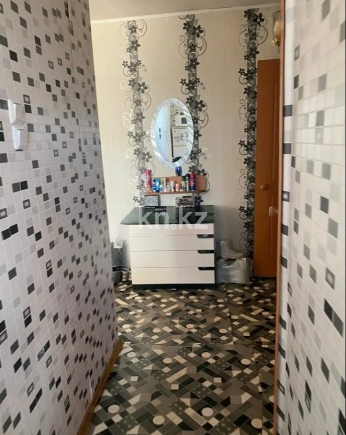 Продажа 3-комнатной квартиры, 47.1 м², 17 мкр., дом  34 в Караганде - фото 4