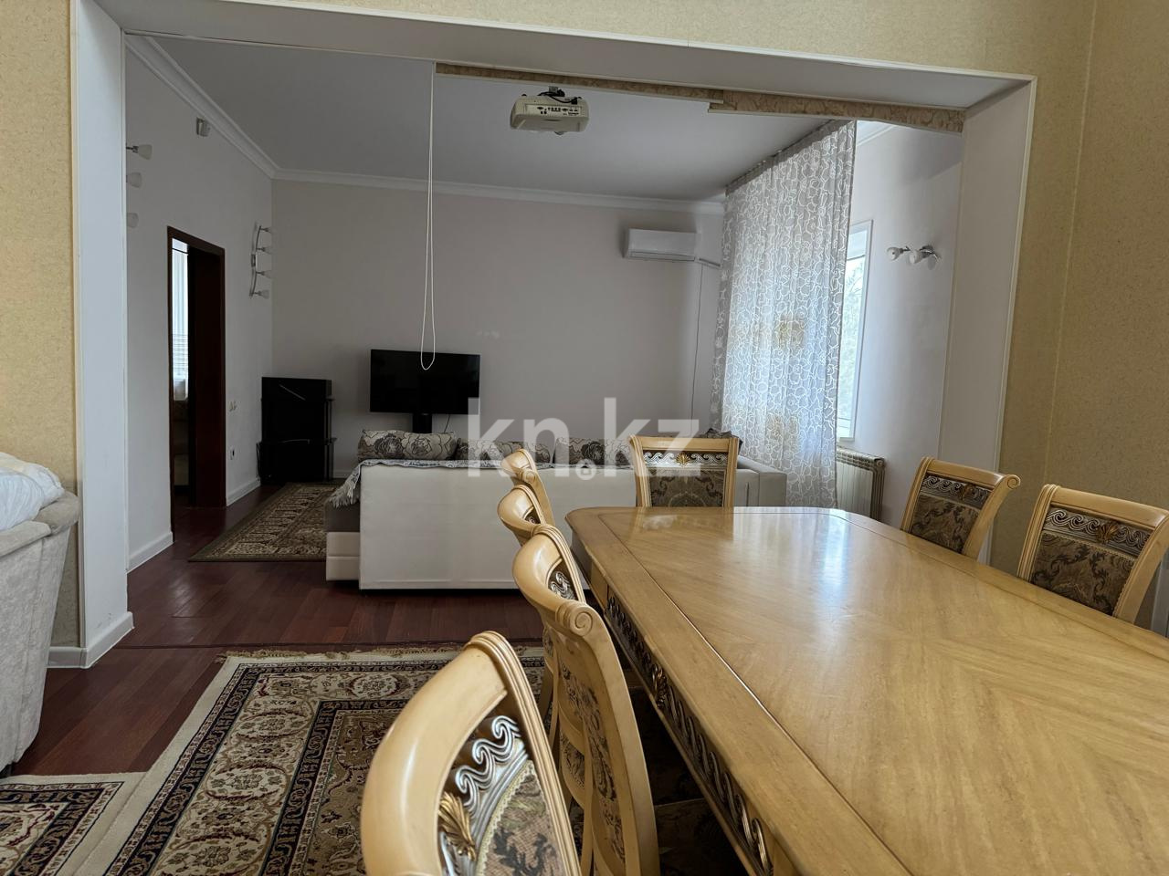 Аренда 8-комнатного дома, 400 м², ул. Кыз-Жибек - Аренда квартир помесячно в Казахстане фото 1 из 35