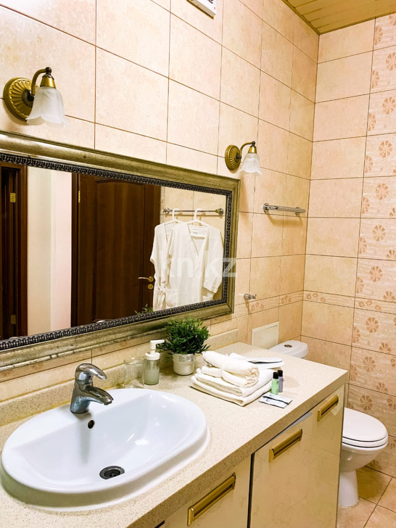 Аренда 3-комнатной квартиры посуточно, 130 м², ул. Кунаева, дом  35/1 - Аренда квартир посуточно в Астане с фото фото 9 из 37