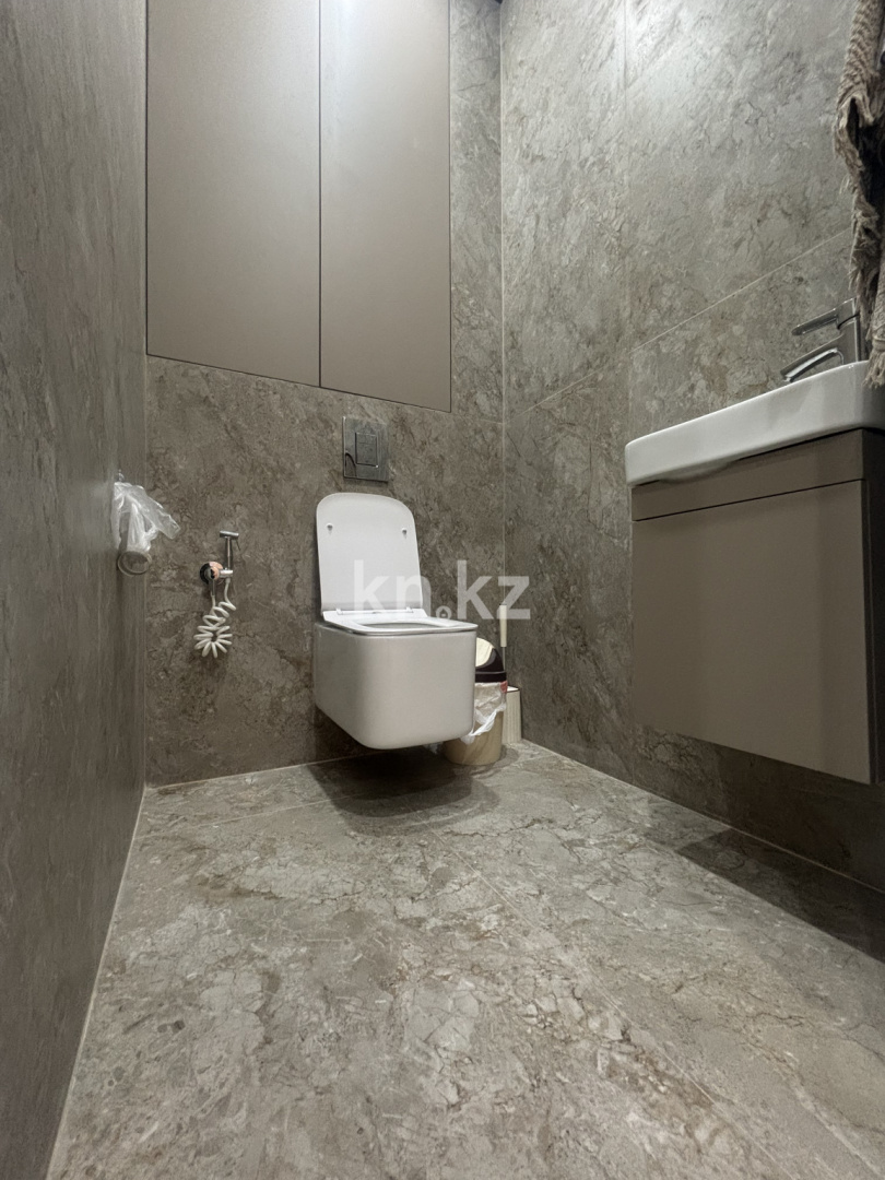 Аренда 3-комнатной квартиры, 90 м², пр. Республики, дом  49 - Аренда квартир помесячно в Караганде фото 15 из 37