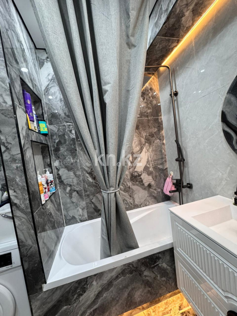 Продажа 2-комнатной квартиры, 73 м², пр. Абая, дом  202 в Алматы - фото 2