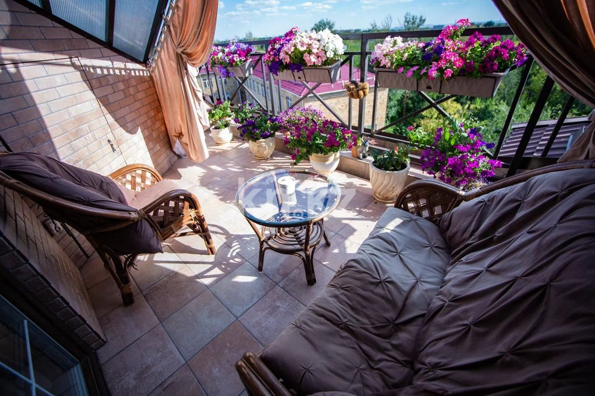 Продажа 5-комнатной квартиры, 154 м², ул. Аманжолова, дом  94/3 в Караганде - фото 23