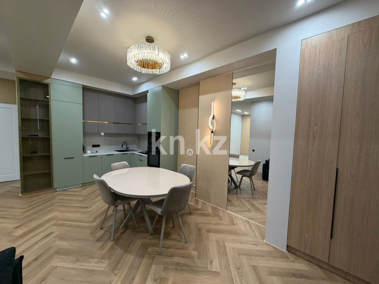 Продажа 2-комнатной квартиры, 69 м² - Продажа квартир в кирпичном доме в Уральске фото 2 из 16