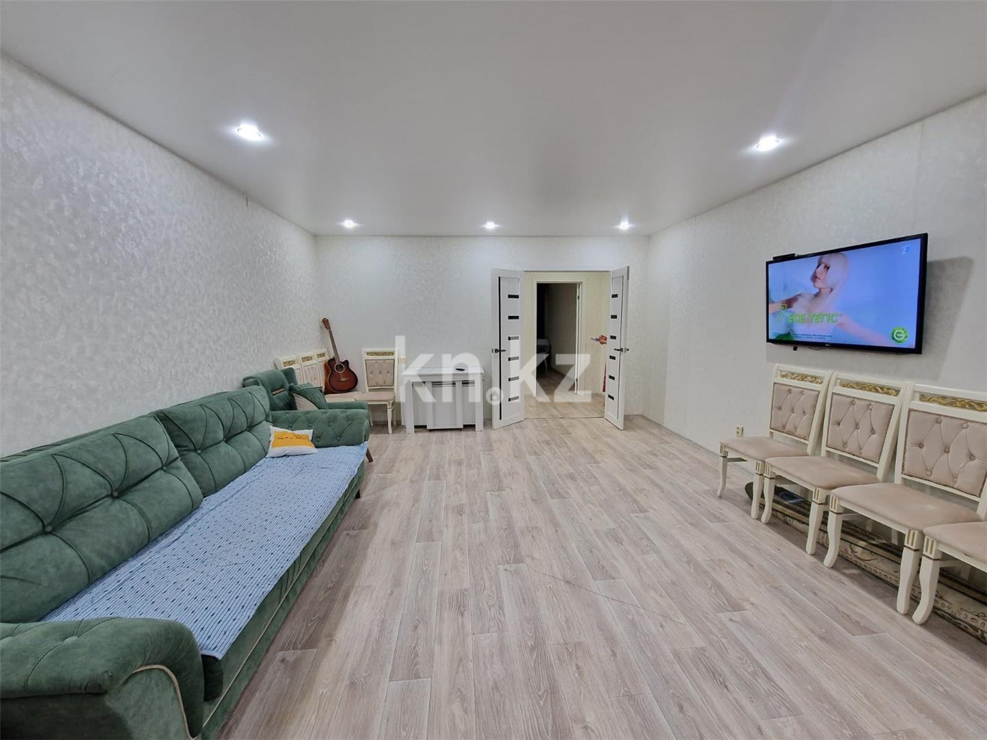 Продажа 4-комнатной квартиры, 95 м², мкр-н Голубые Пруды - Продажа четырехкомнатных квартир в Караганде в Майкудуке фото 1 из 21