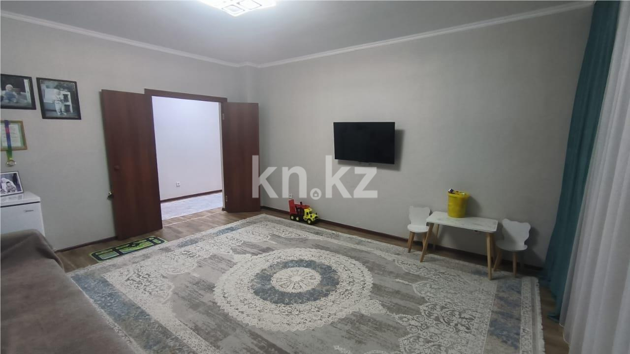 Продажа 2-комнатной квартиры, 69 м², ул. Момышулы - Продажа  двухкомнатных квартир в Караганде фото 2 из 17