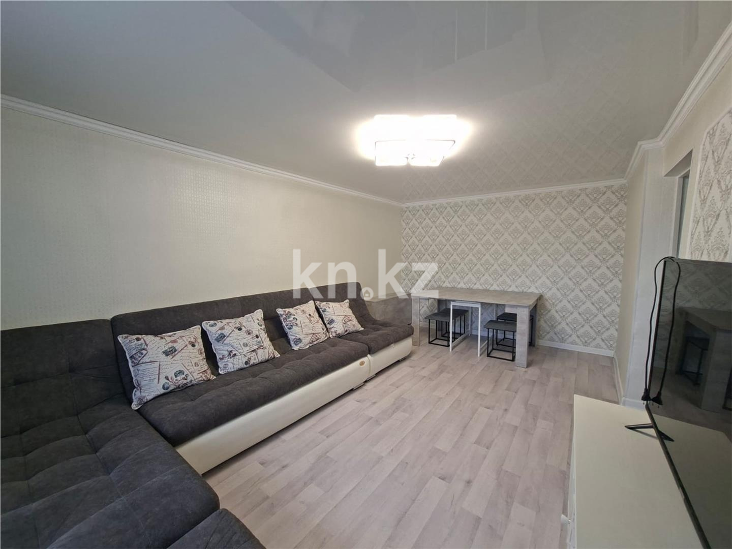 Продажа 2-комнатной квартиры, 42 м² - Недвижимость в Караганде - страница 2 фото 2 из 19