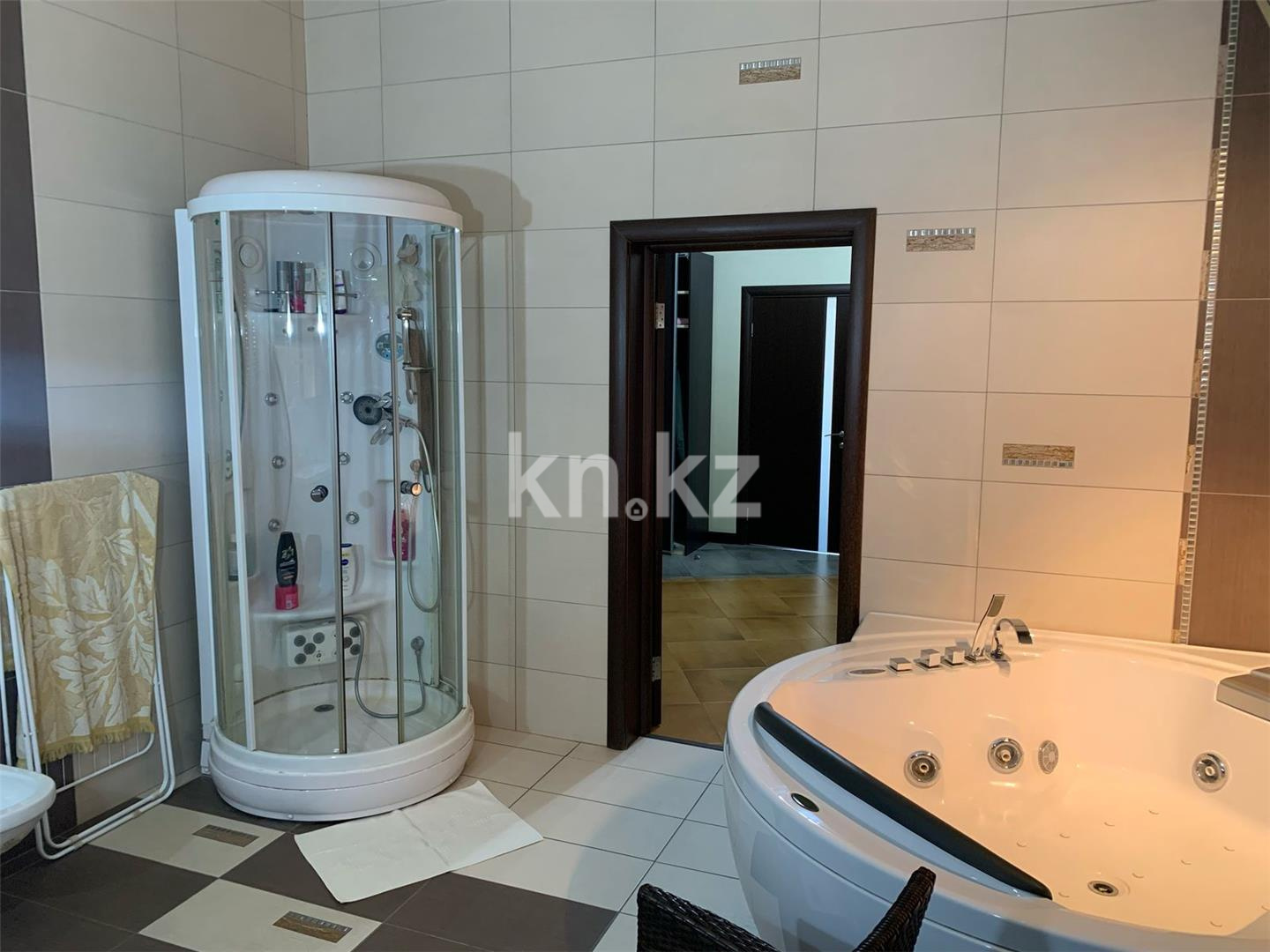 Продажа 7-комнатной квартиры, 391 м², ул. Аманжолова, дом  30 - Продажа  пятикомнатных квартир в Караганде фото 13 из 19