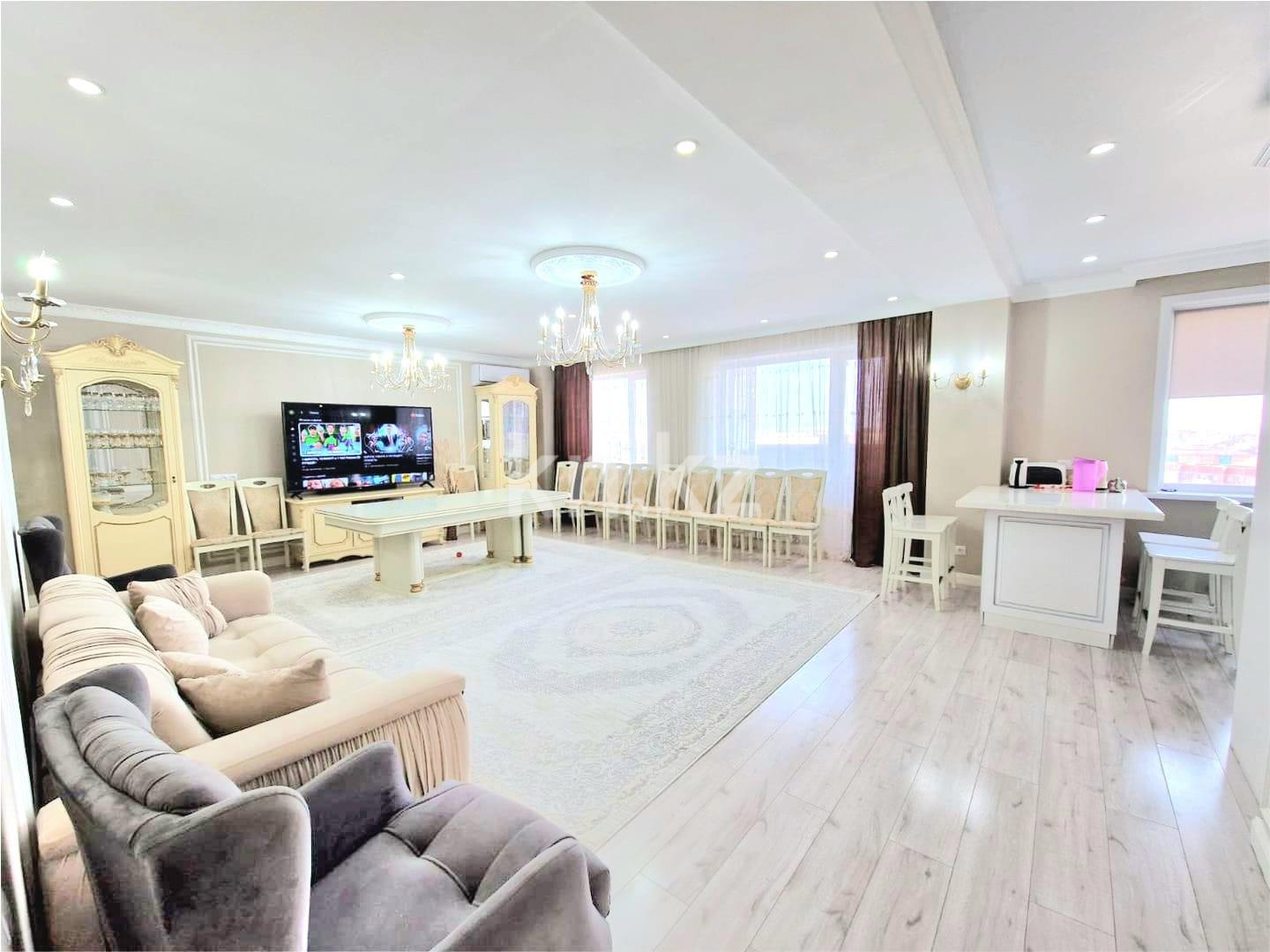 Продажа 3-комнатной квартиры, 107 м², пр. Шахтеров - Продажа  трехкомнатных квартир в Караганде с фото фото 1 из 17