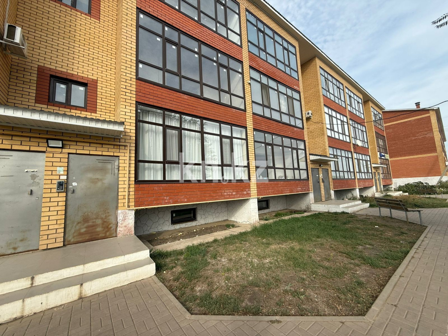 Продажа 2-комнатной квартиры, 62.8 м² - Продажа квартир в кирпичном доме в Уральске фото 4 из 9