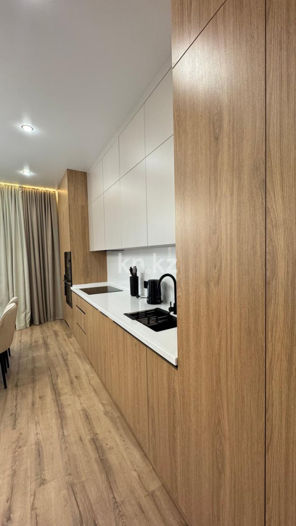 Аренда 3-комнатной квартиры, 90 м², пр. Аль-Фараби - Аренда  трехкомнатных квартир помесячно в Алматы фото 1 из 14