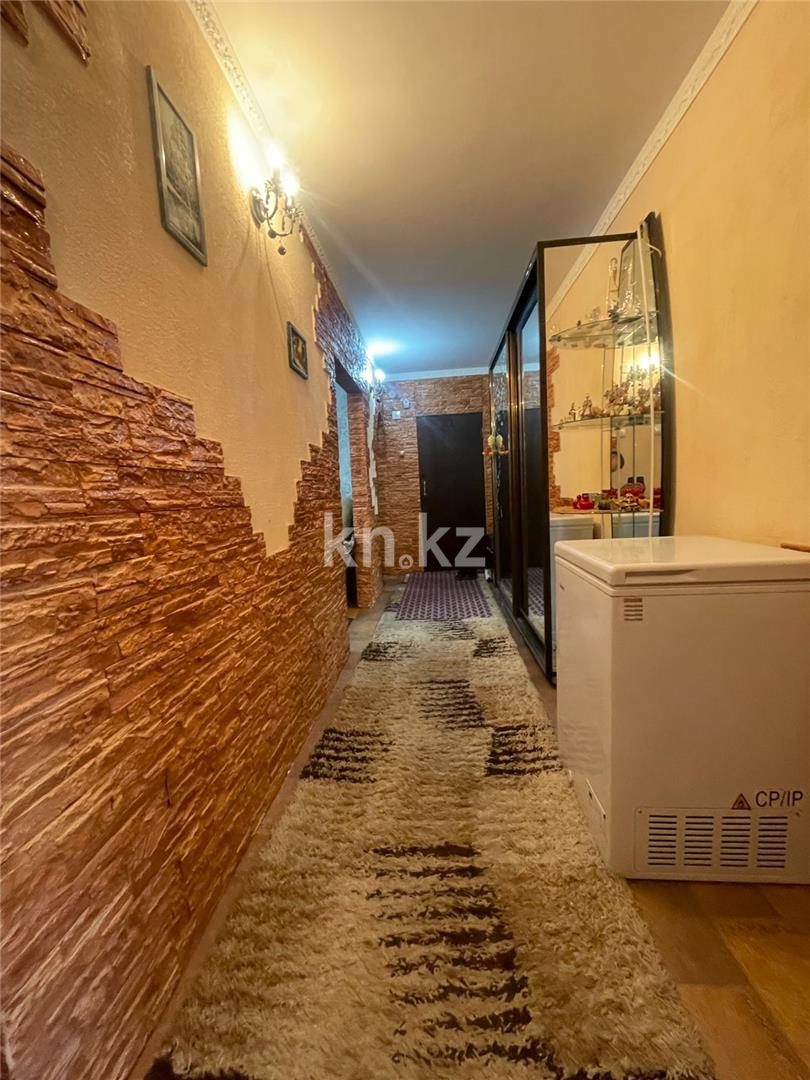Продажа 3-комнатной квартиры, 65 м², пр. Республики, дом  18 в Караганде - фото 11