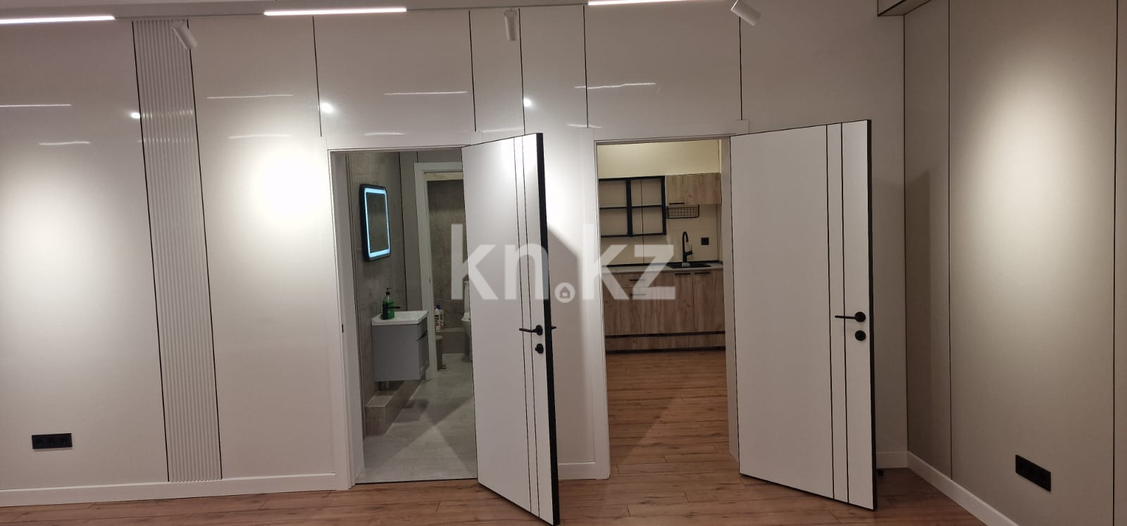 Продажа , 66.4 м², ул. Байзакова, дом  263 - Продажа офисных и торговых помещений в Алматы с фото фото 4 из 24