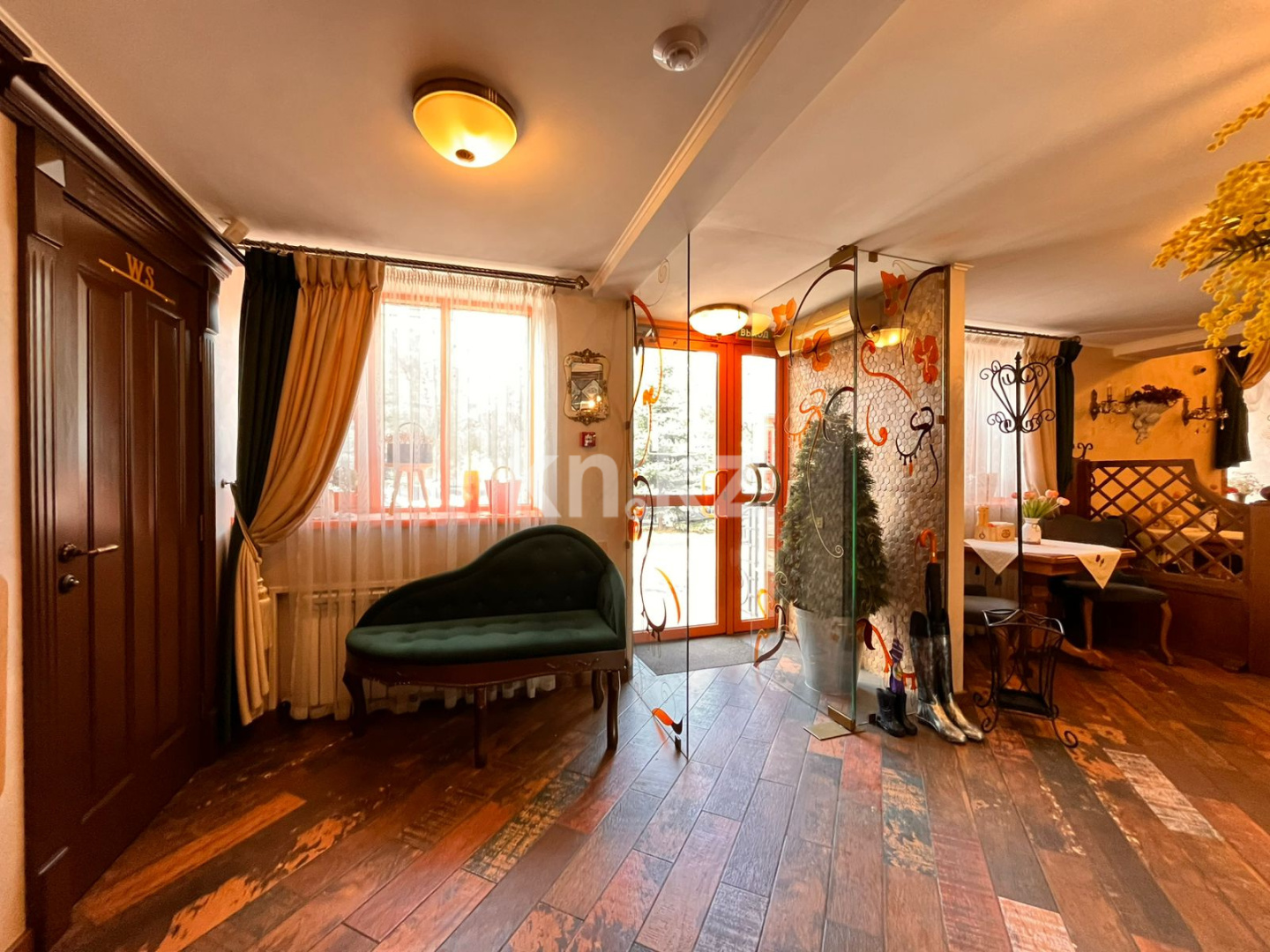 Продажа , 149.5 м², ул. Абая, дом  1 - Продажа офисных и торговых помещений в Караганде фото 2 из 8