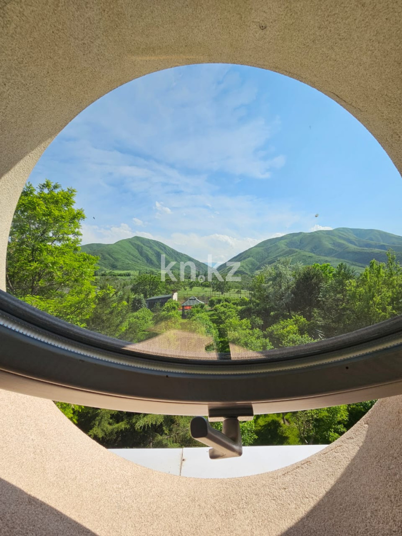 Продажа 8-комнатного дома, 1000 м², пр. Абылай хана - Продажа квартир в Алматы фото 1 из 4