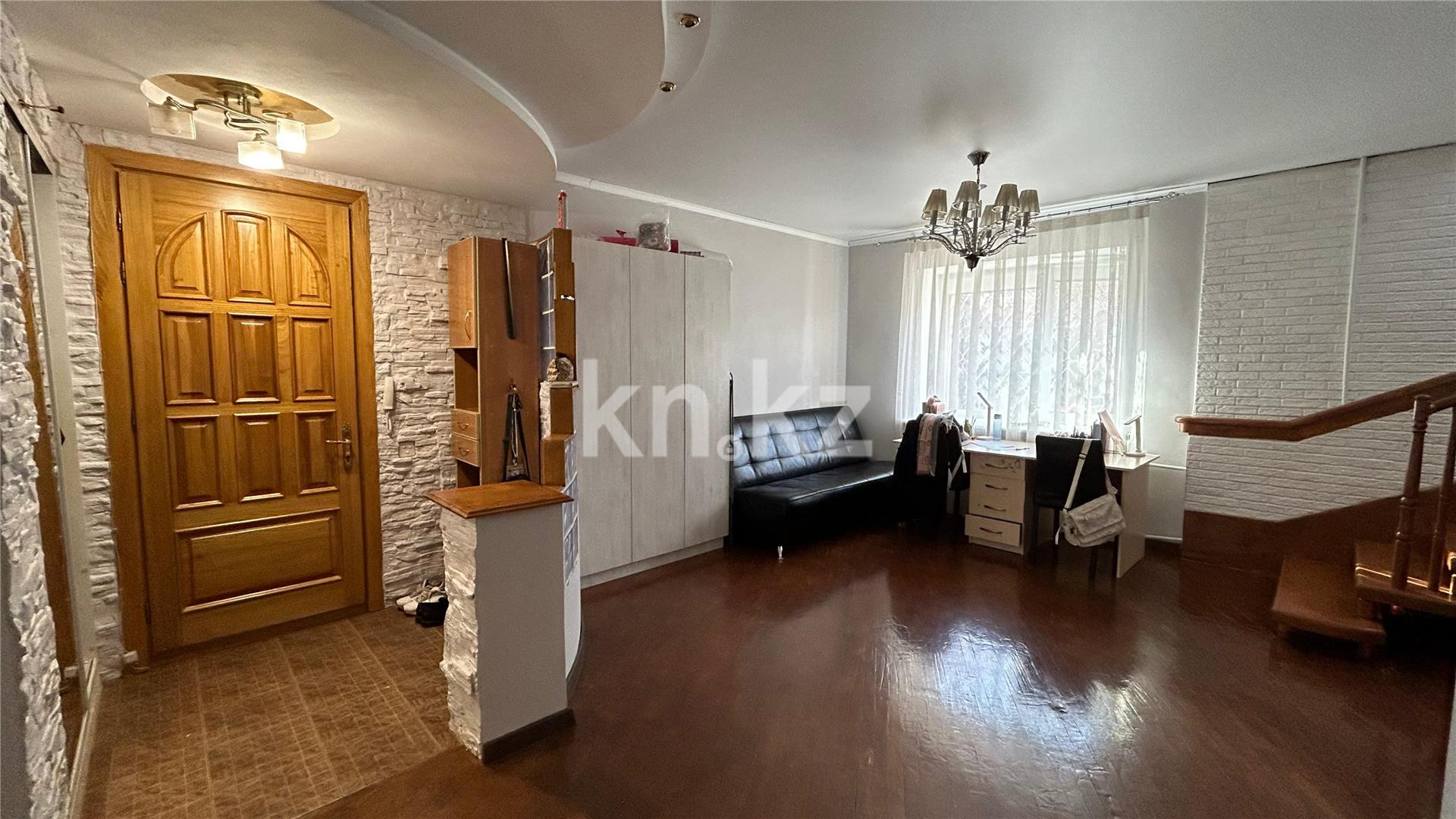 Продажа 4-комнатной квартиры, 137 м², ул. Алиханова - Продажа  четырехкомнатных квартир в Караганде фото 19 из 23
