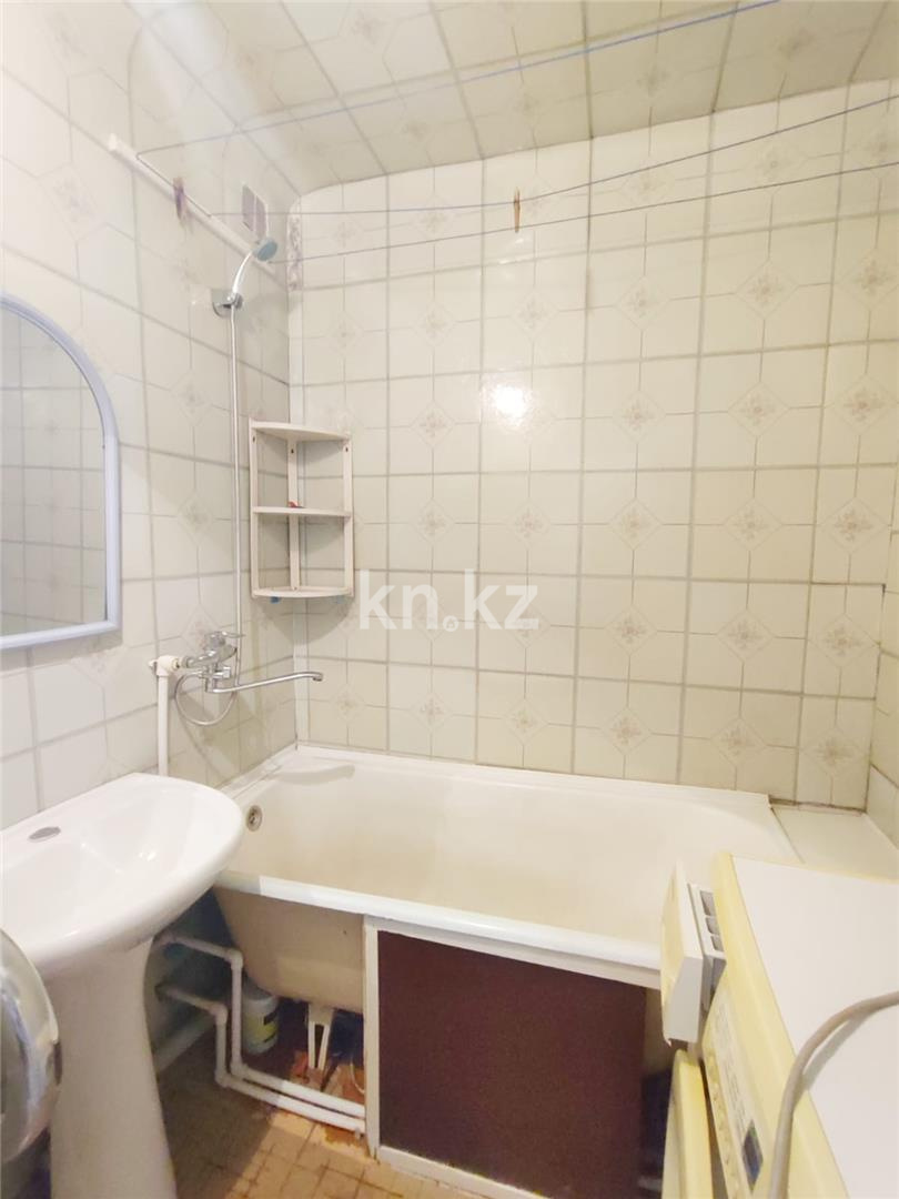 Продажа 3-комнатной квартиры, 65 м², мкр-н Восток-2 - Продажа квартир в Караганде фото 12 из 17