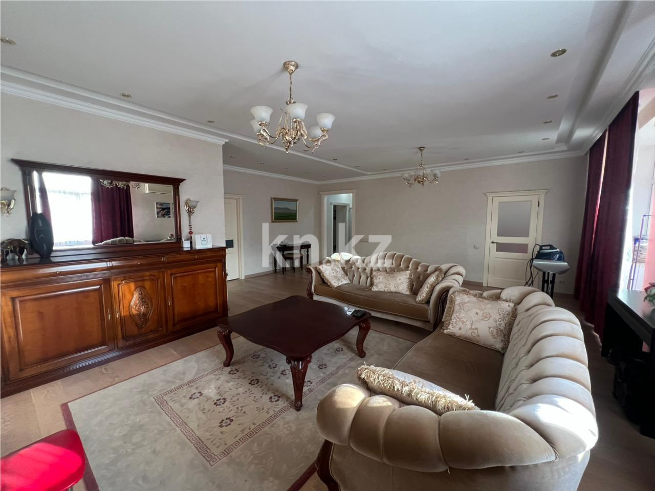 Продажа 4-комнатной квартиры, 188 м², ул. Аманжолова - Продажа квартир в Караганде с фото фото 1 из 28