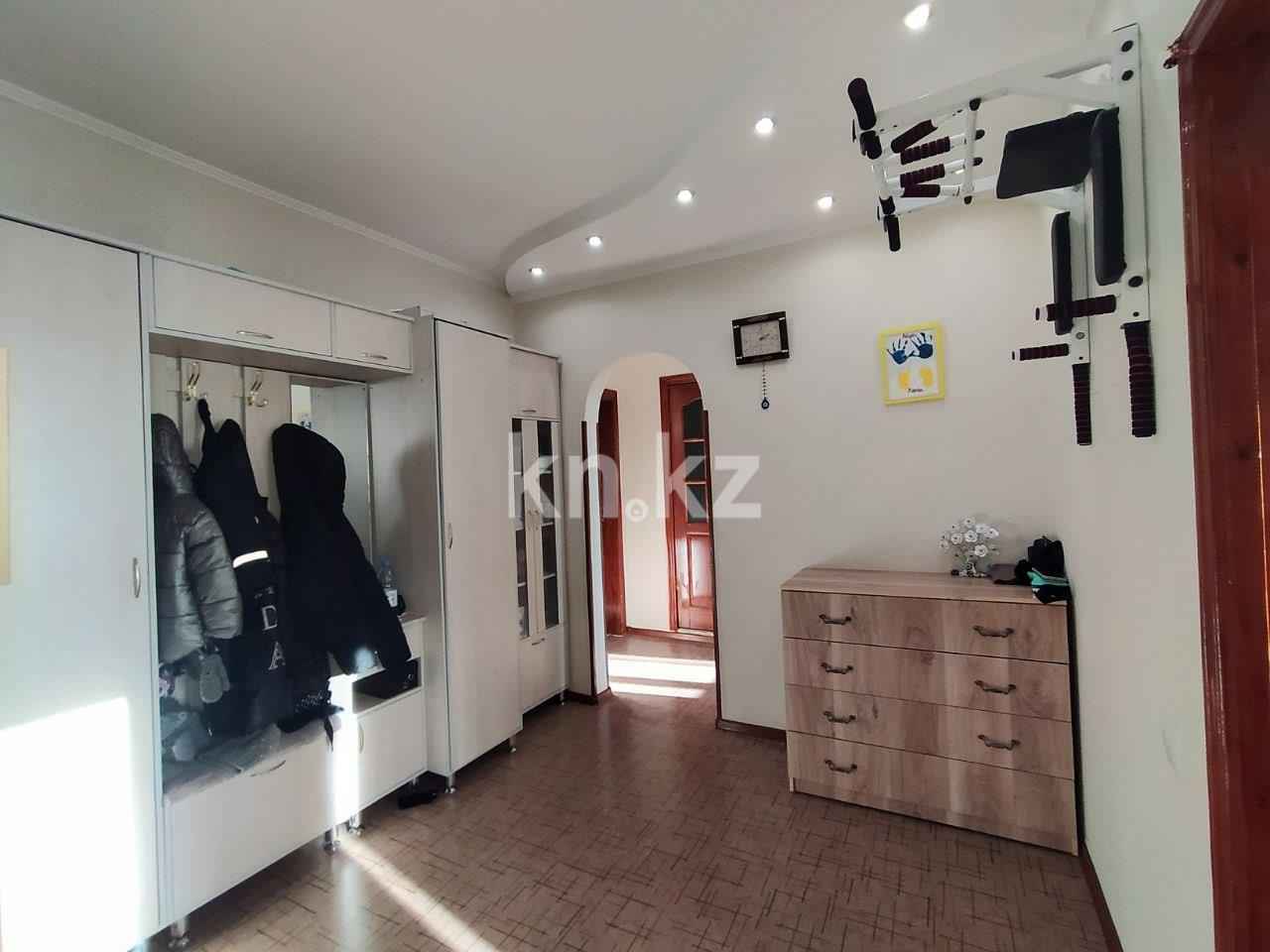 Продажа 3-комнатной квартиры, 64 м², мкр-н Гульдер-1 - Продажа квартир в Караганде фото 15 из 17