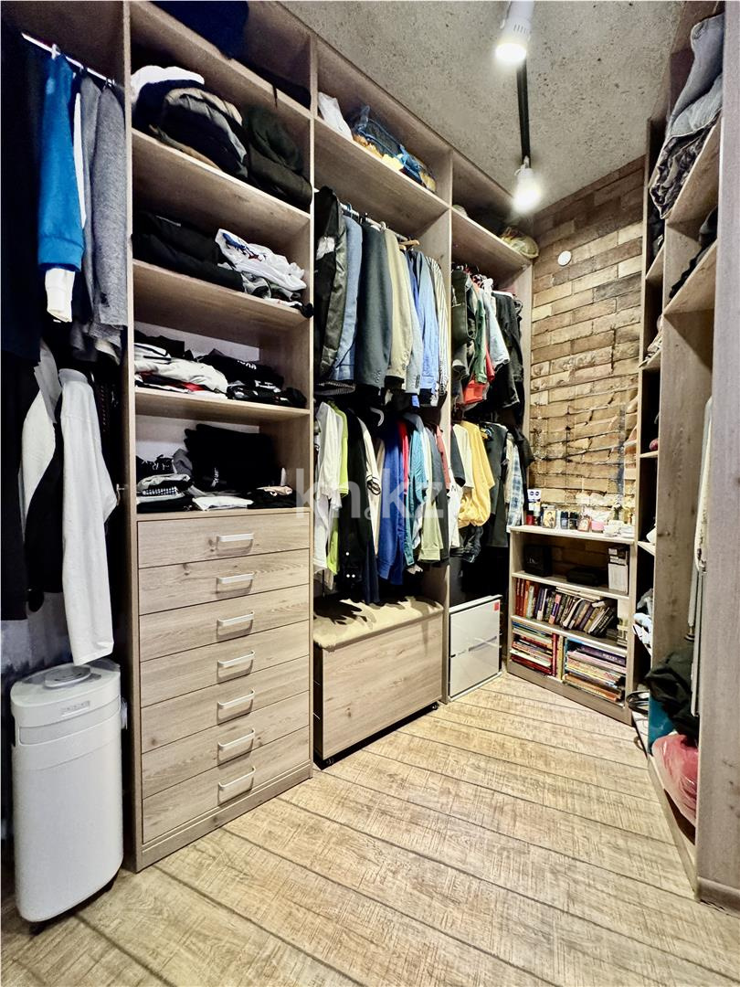 Продажа 3-комнатной квартиры, 160 м², ул. Аманжолова, дом  41 - Продажа  трехкомнатных квартир в Караганде с фото фото 23 из 52