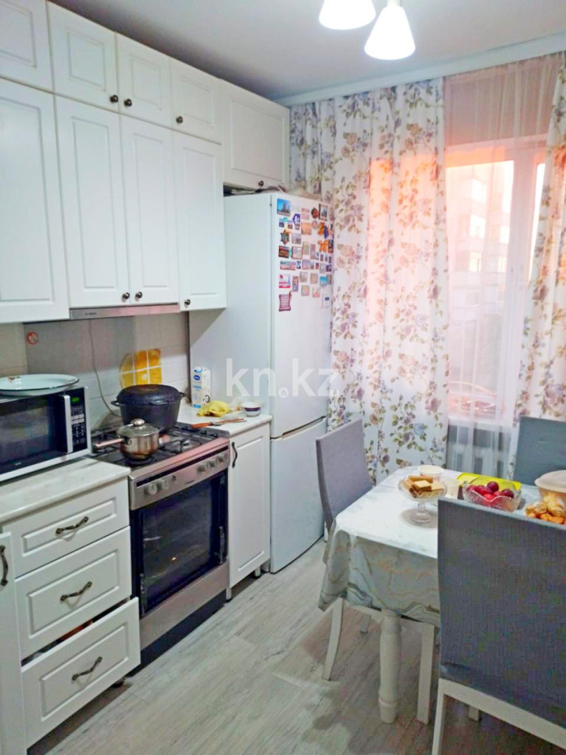 Продажа 4-комнатной квартиры, 77 м², мкр-н Голубые Пруды, дом  9 - Продажа квартир в Караганде фото 1 из 10