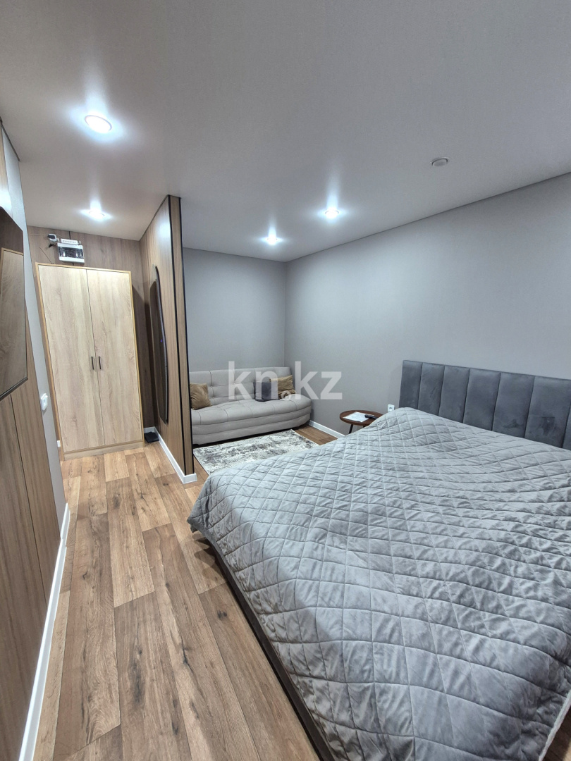 Аренда 1-комнатной квартиры посуточно, 32 м², Победа, дом  93 - Аренда жилой и коммерческой недвижимости в Уральске фото 1 из 6