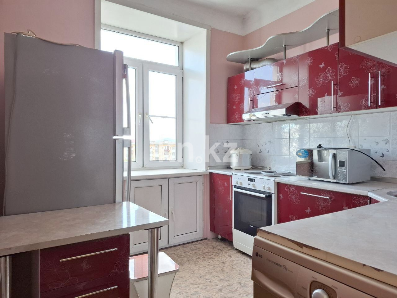 Продажа 3-комнатной квартиры, 82.2 м², пр. Назарбаева, дом  6 - Продажа  трехкомнатных квартир в Усть-Каменогорске фото 2 из 18