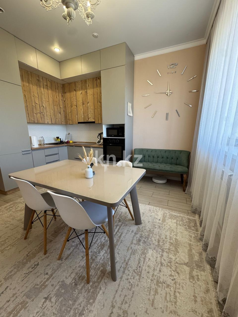 Продажа 3-комнатной квартиры, 100 м², ул. Таттимбета, дом  19/14 - Продажа квартир в Караганде фото 1 из 13