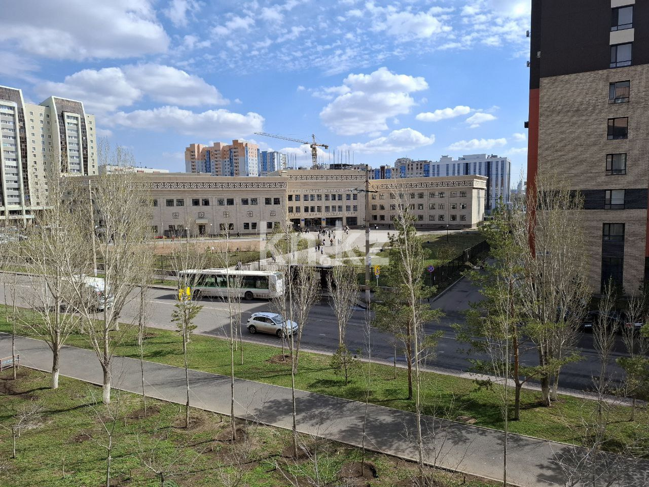 Продажа 3-комнатной квартиры, 90 м², Абая, дом  1 - ул. Кумисбекова в Астане - фото 2