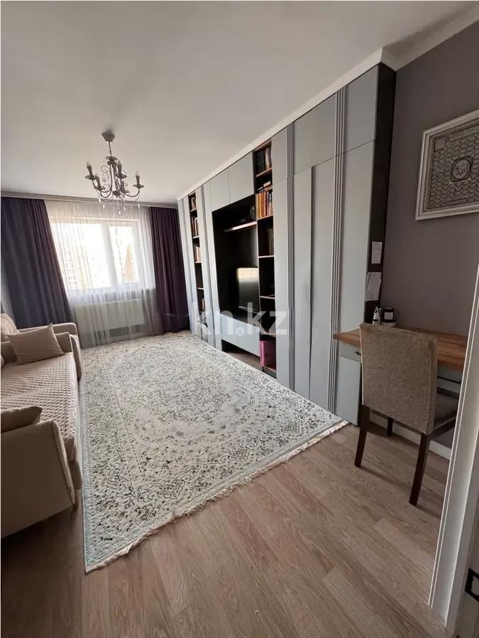 Продажа 3-комнатной квартиры, 71.8 м², пр. Кошкарбаева, дом  39 - Продажа квартир в Казахстане фото 1 из 11