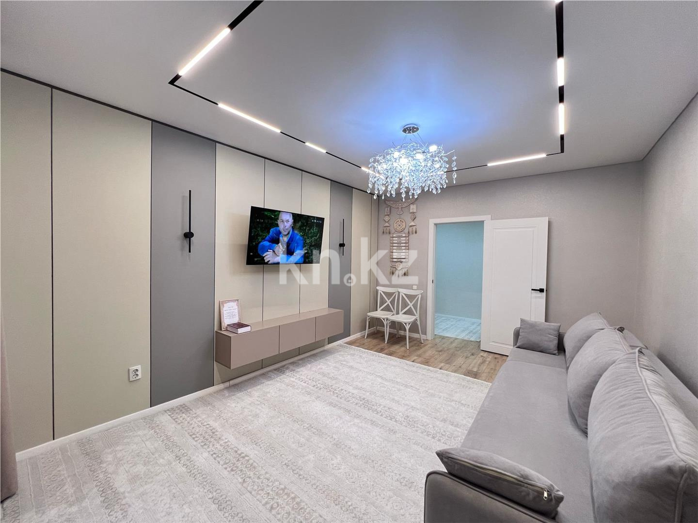 Продажа 3-комнатной квартиры, 89 м², пр. Шахтеров, дом  52 - Продажа  трехкомнатных квартир в Караганде фото 2 из 12