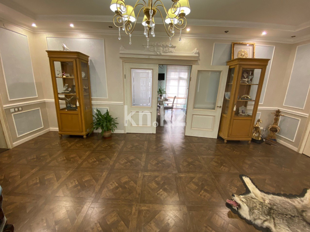 Аренда 5-комнатной квартиры, 210 м², ул. Сарайшык, дом  38 - Аренда квартир помесячно в Казахстане фото 2 из 9