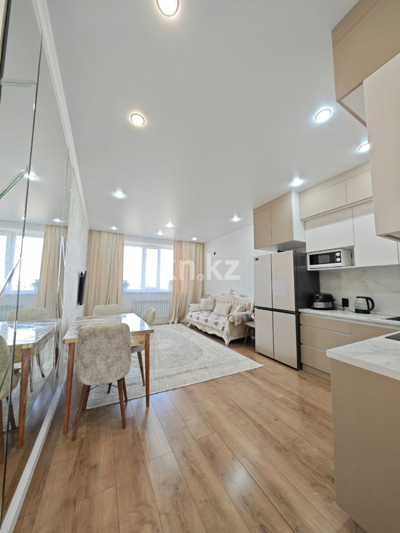 Продажа 3-комнатной квартиры, 64 м², мкр-н Голубые Пруды, дом  7/14 в Караганде - фото 2