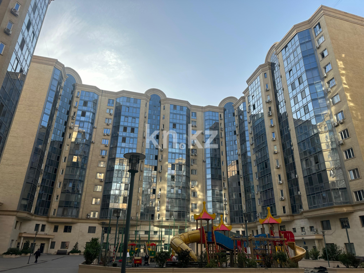 Продажа 3-комнатной квартиры, 82 м², ул. Розыбакиева, дом  247 - ул. Левитана - Продажа квартир в Алматы фото 1 из 13