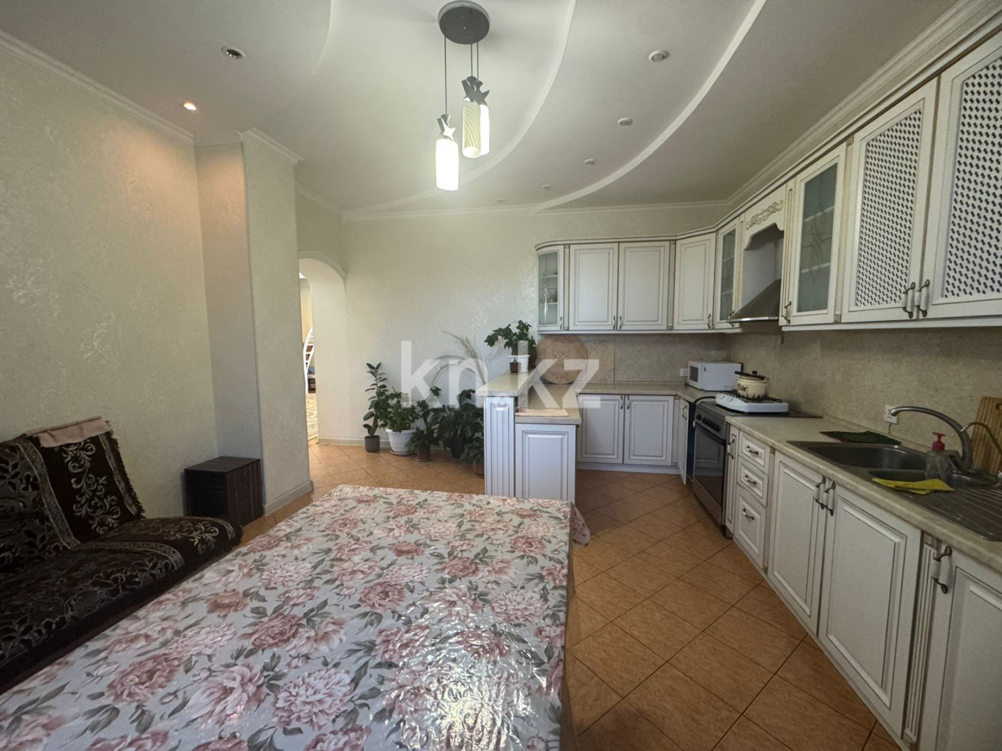 Продажа 4-комнатного дома, 321 м², ул. Кунгей - Продажа домов, коттеджей в Караганде фото 2 из 26