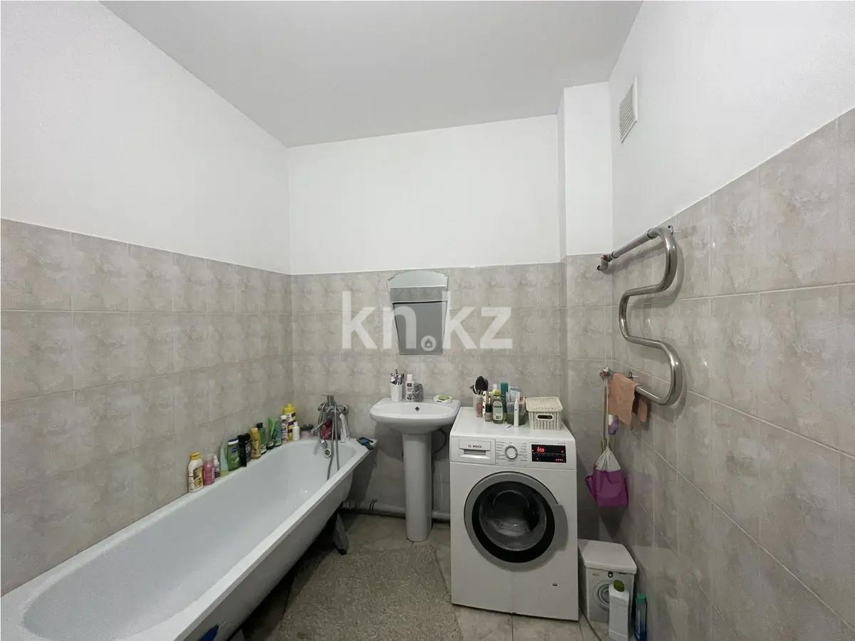 Продажа 2-комнатной квартиры, 73.6 м², мкр-н Аксай-4, дом  121 в Алматы - фото 3