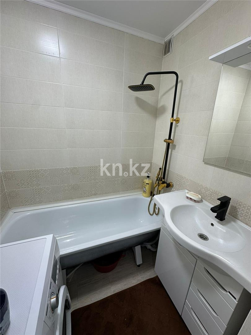 Продажа 3-комнатной квартиры, 65 м², ул. Муканова в Караганде - фото 11