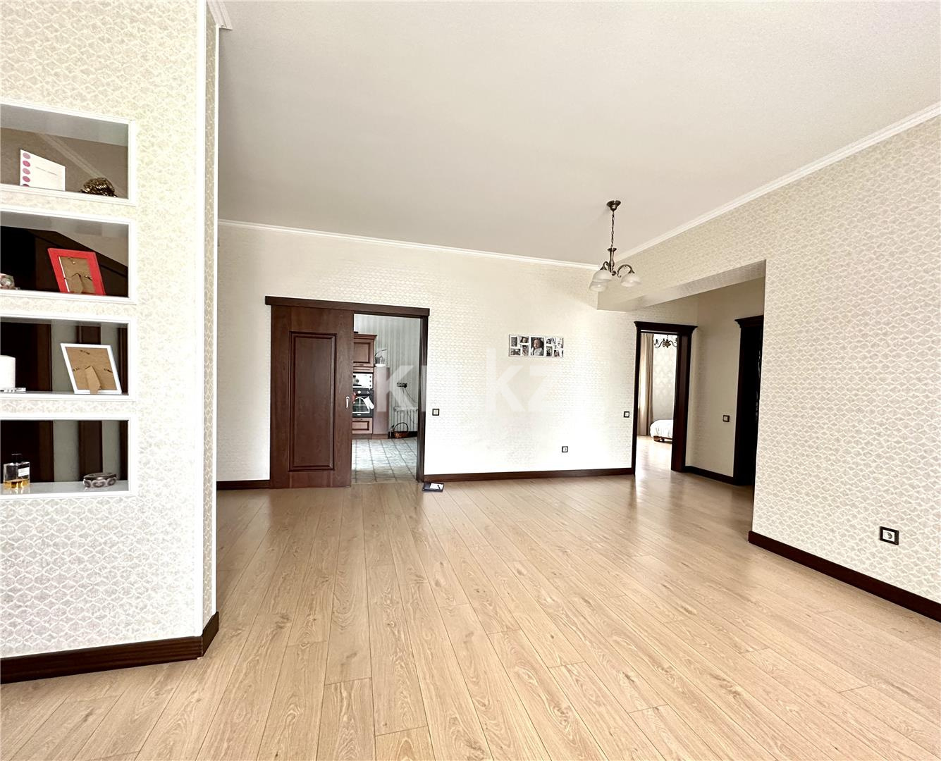 Продажа 6-комнатного дома, 400.7 м², ул. Жанибекова - Продажа домов, коттеджей в Караганде фото 13 из 52