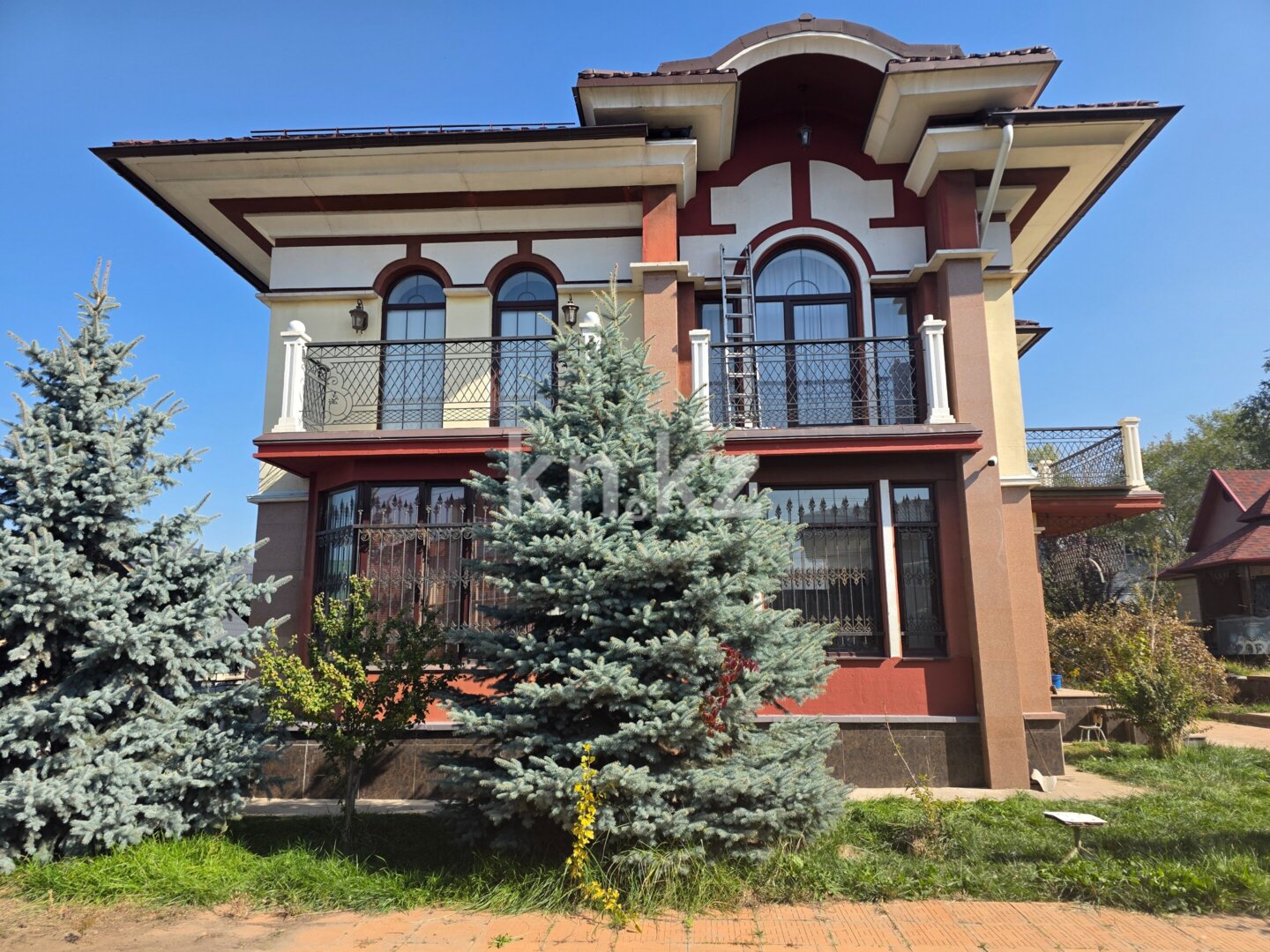 Продажа 8-комнатного дома, 280 м² в Алматы