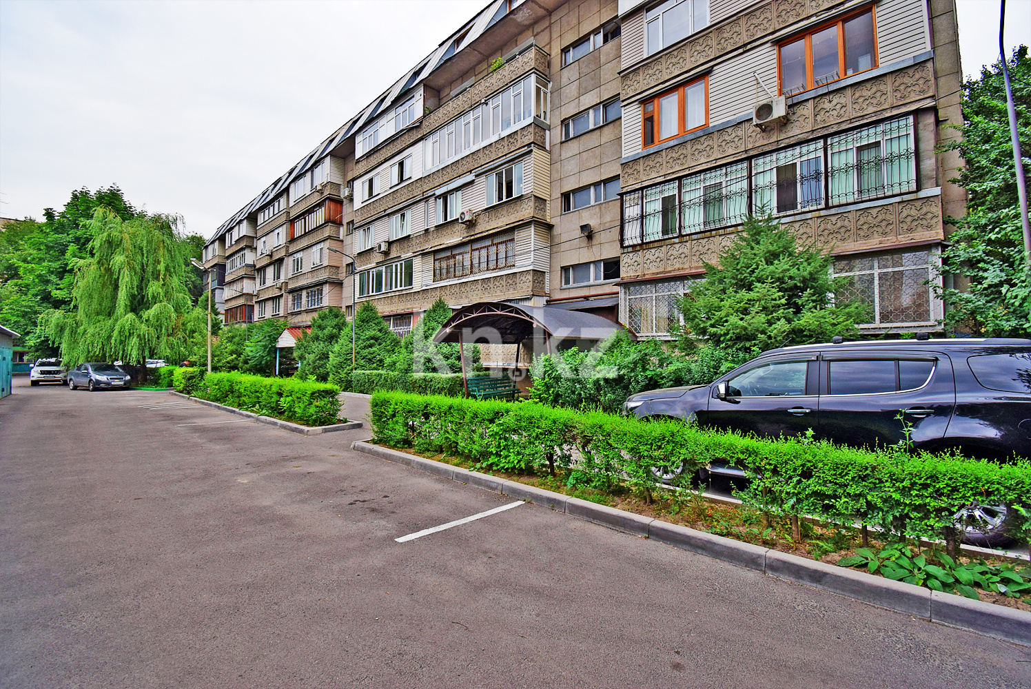 Продажа 4-комнатной квартиры, 172.4 м², мкр-н Коктем-1, дом  44а - Продажа квартир в Алматы фото 1 из 39