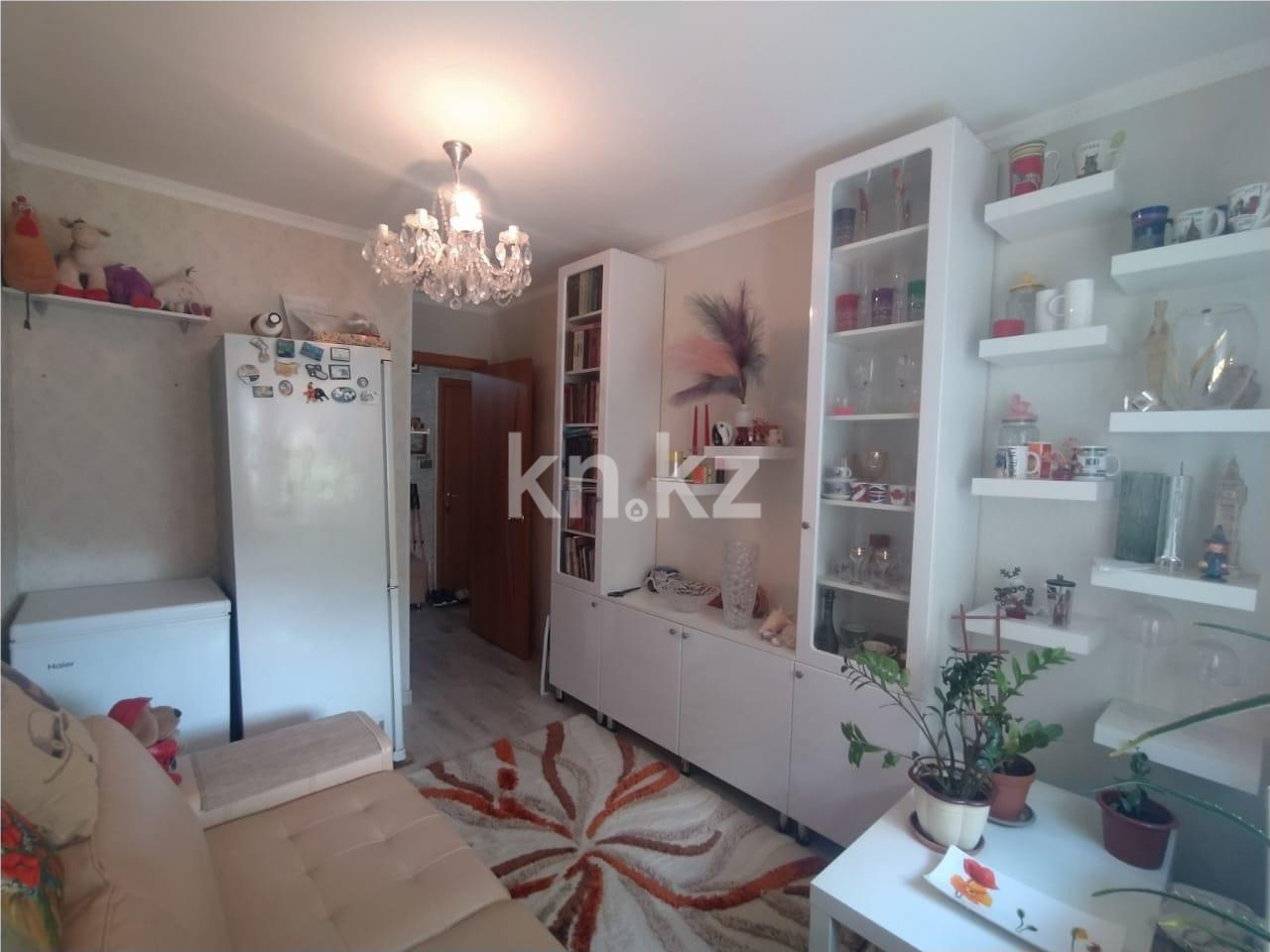 Продажа 2-комнатной квартиры, 42 м², ул. Алиханова - Продажа квартир в Караганде с фото фото 1 из 16