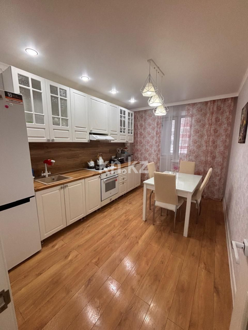 Продажа 2-комнатной квартиры, 57 м², мкр-н Женис - Продажа жилой и коммерческой недвижимости в Уральске фото 1 из 10