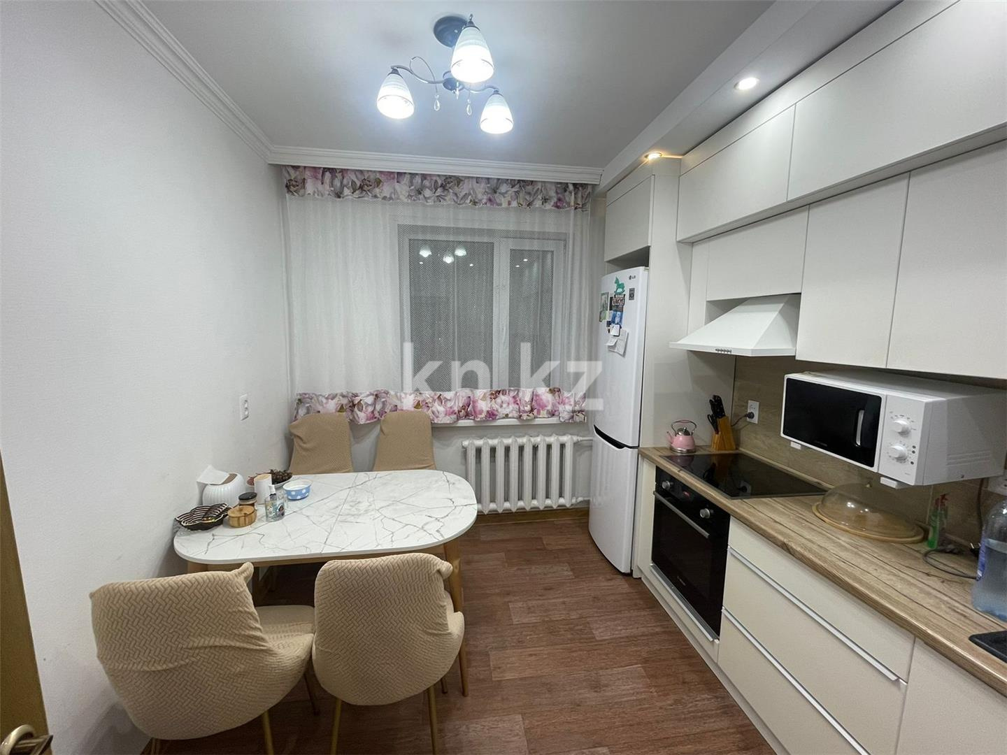 Продажа 4-комнатной квартиры, 77 м², мкр-н Степной-4 - Продажа  четырехкомнатных квартир в Караганде фото 9 из 16