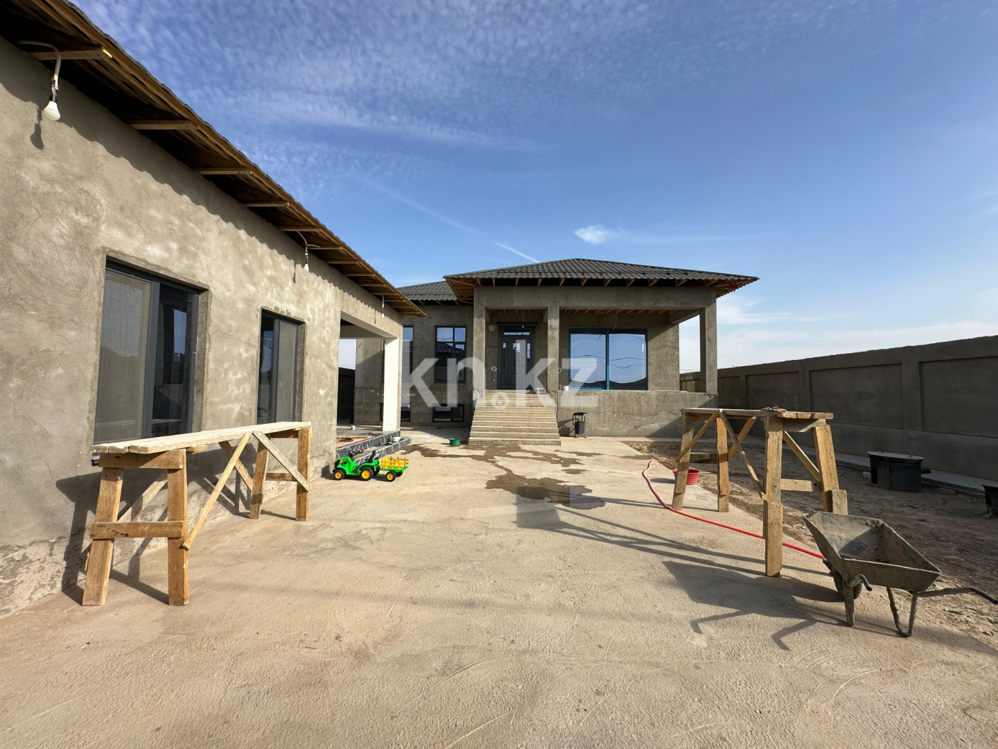 Продажа 8-комнатного дома, 400 м², микрорайон "Ынтымак-2", дом  1111 - Продажа квартир в Шымкенте фото 2 из 40