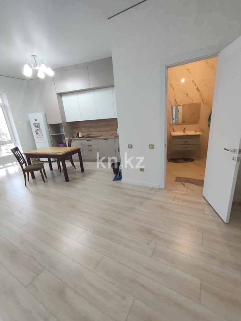 Аренда 1-комнатной квартиры, 76 м² в Астане