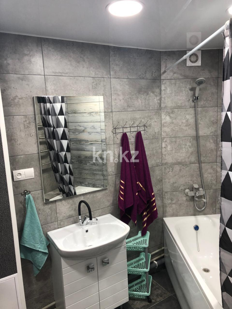 Аренда 3-комнатной квартиры посуточно, 77 м², ул. Набережная Славского, дом  48 в Усть-Каменогорске - фото 30