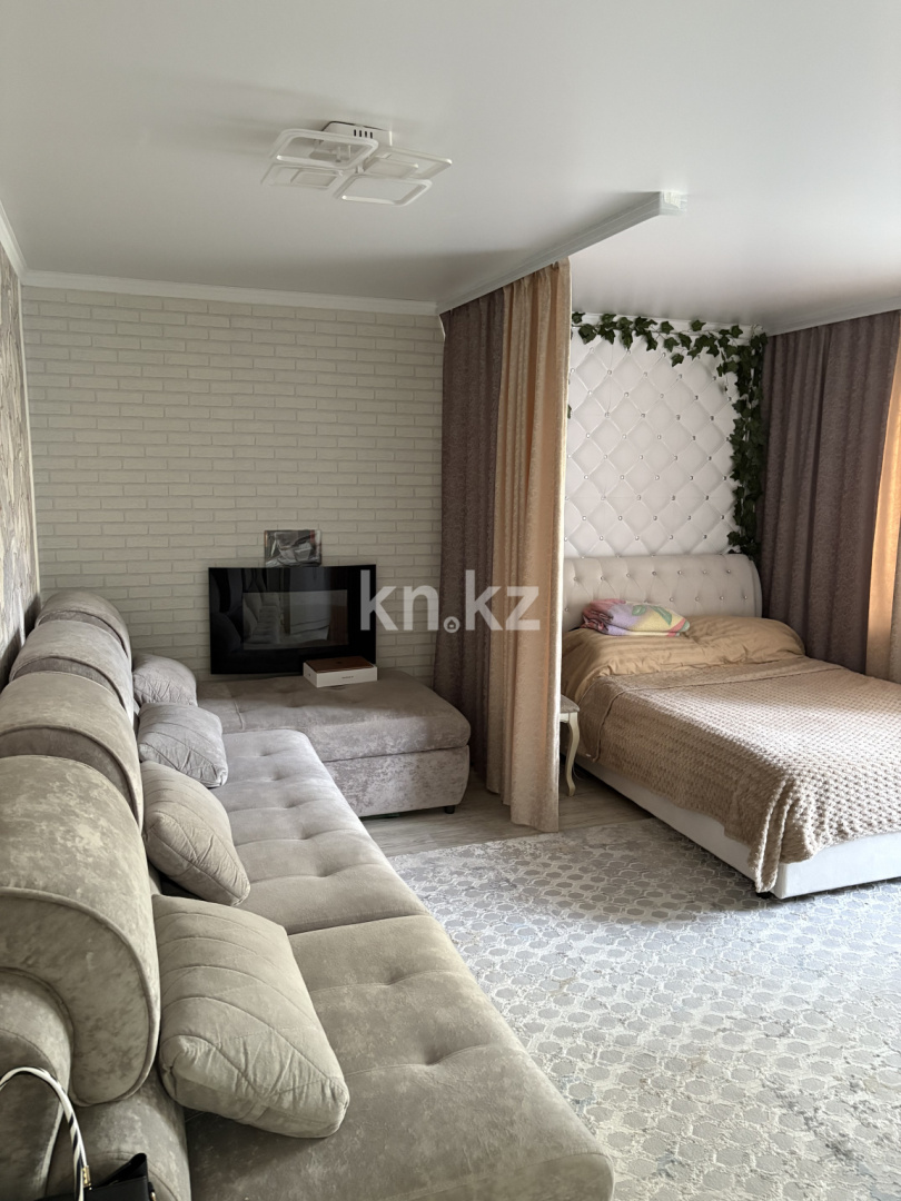 Продажа 1-комнатной квартиры, 36 м², мкр-н 14, дом  49/2 - Продажа  однокомнатных квартир в Караганде с фото фото 1 из 10