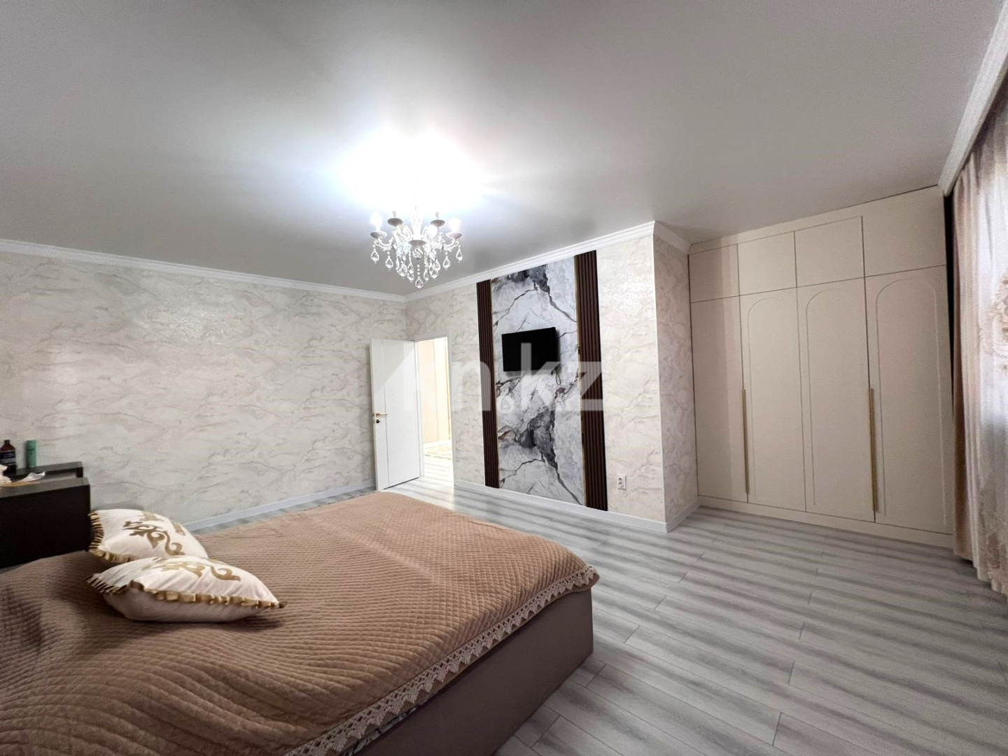 Продажа 7-комнатного дома, 515 м², Косшы, ул.Кобланды батыра - Продажа квартир в Акмолинской области фото 17 из 39